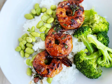 NEW! QUICK HONEY GARLIC SHRIMP WITH BROCCOLI + EDAMAME
