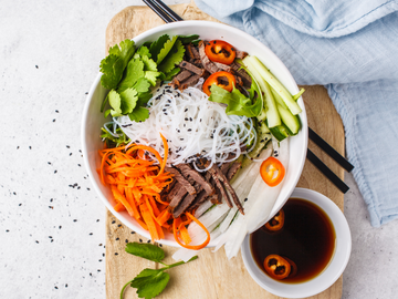 GRILLED LEMONGRASS BEEF NOODLE SALAD BOWLS
