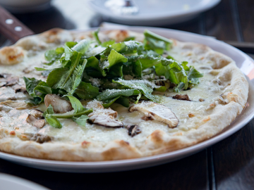 WHITE PIZZA WITH SPINACH + MUSHROOMS